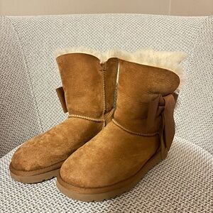 UGG Cozy Tan Suede Boots with Bow Detail Size:6
